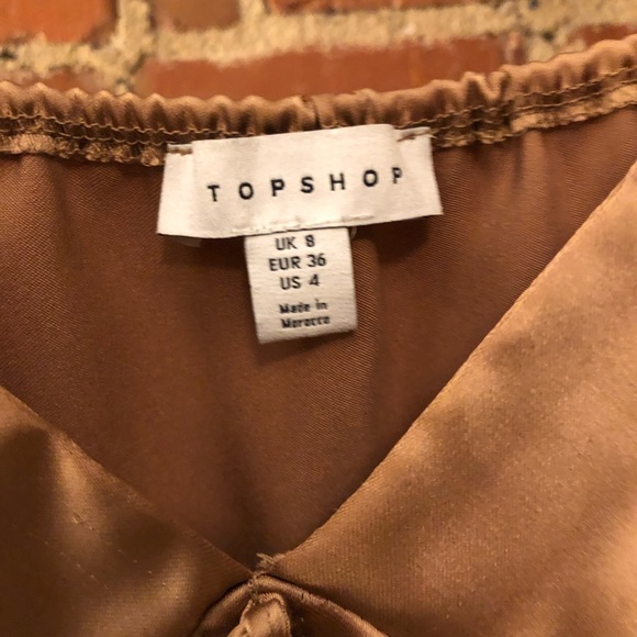 Cropped Satin Tank Blouse - Picture 3 of 3